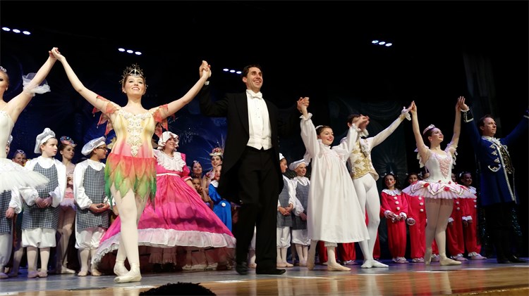 Nutcracker Ballet with Students from Miss Pattis Dance Studio and the Donetsk Ballet